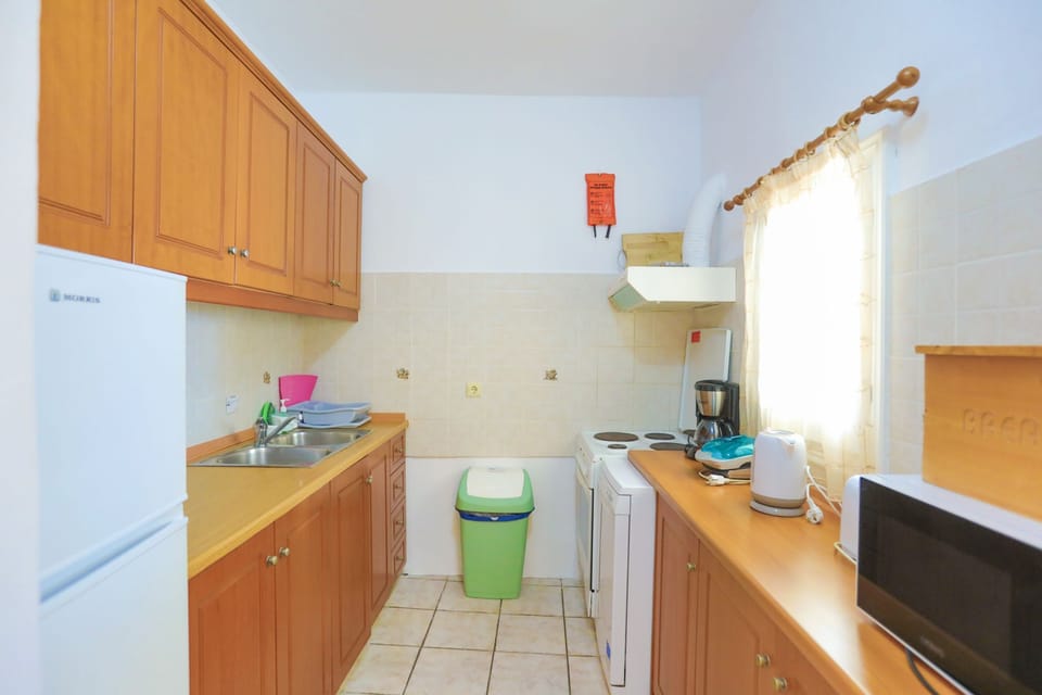 Fully fitted kitchen
