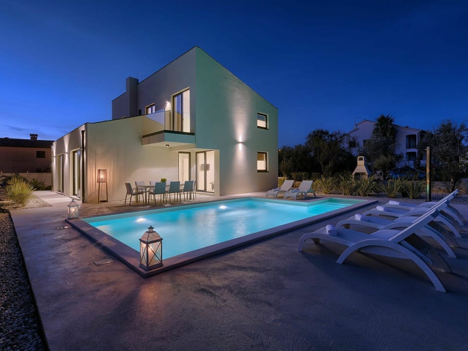Swimming Pool, Property, House, Building, Architecture, Real Estate, Home, Leisure Centre, Design, Villa
