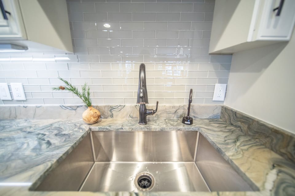 Instant hot water faucet