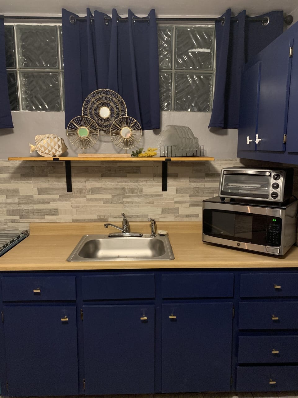 Full kitchen 