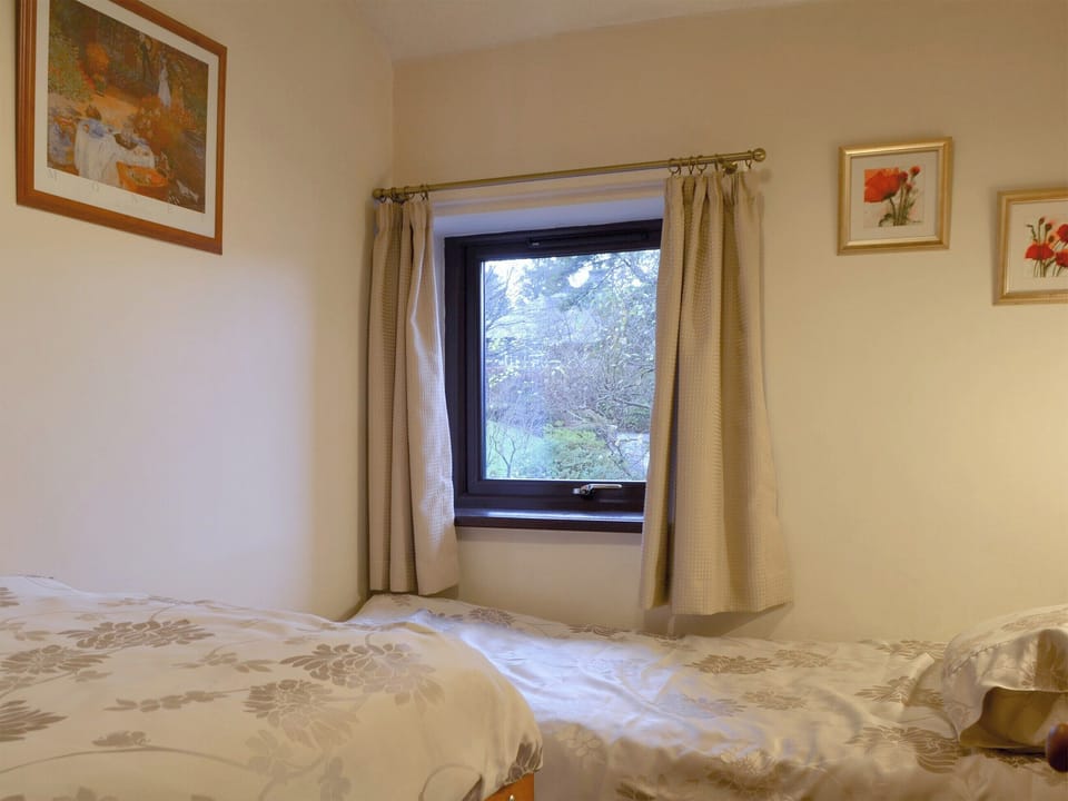 Twin bedroom | Printers Cottage, Ambleside