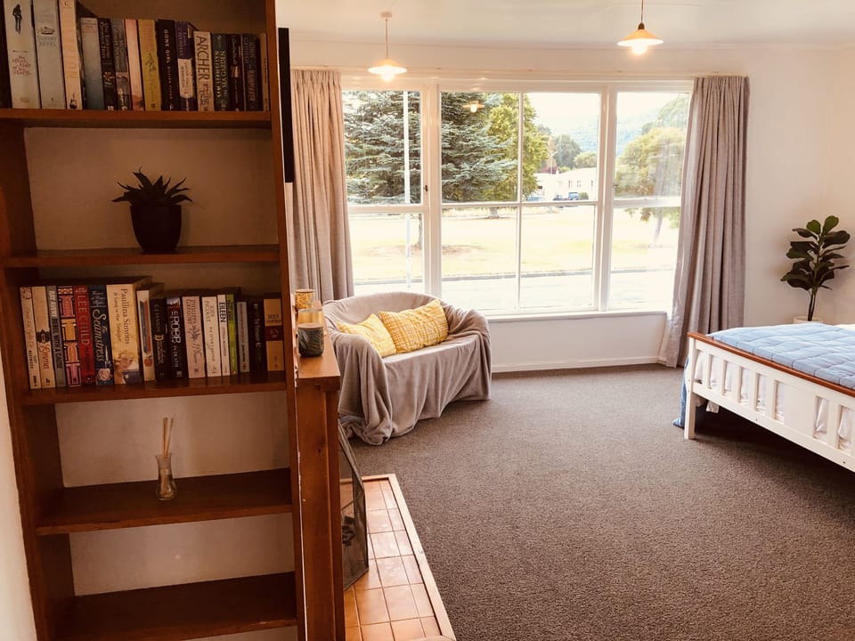 Large master bedroom with King bed. Views of the Takitimu and Keppler mountains.