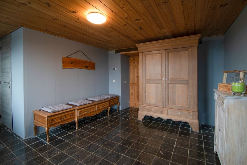Entrance / Reception