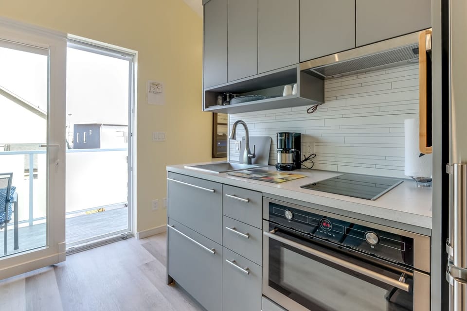 Kitchenette (2)