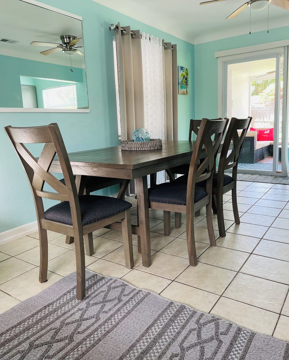 Dining area with chairs & bench 