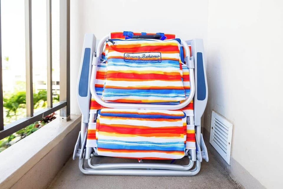 You can find the 2 beach chairs on the balcony!