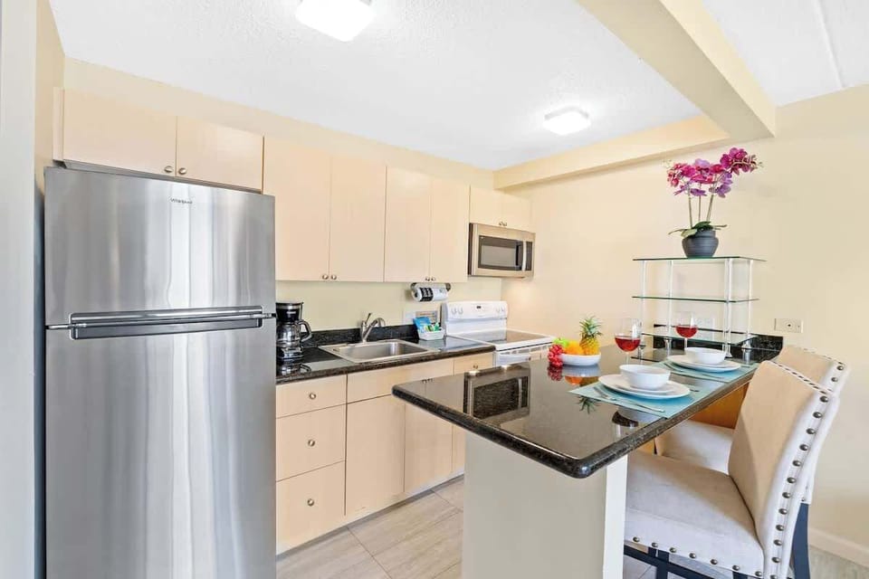 Enjoy making your meals in this fully-equipped kitchen (no dishwasher)