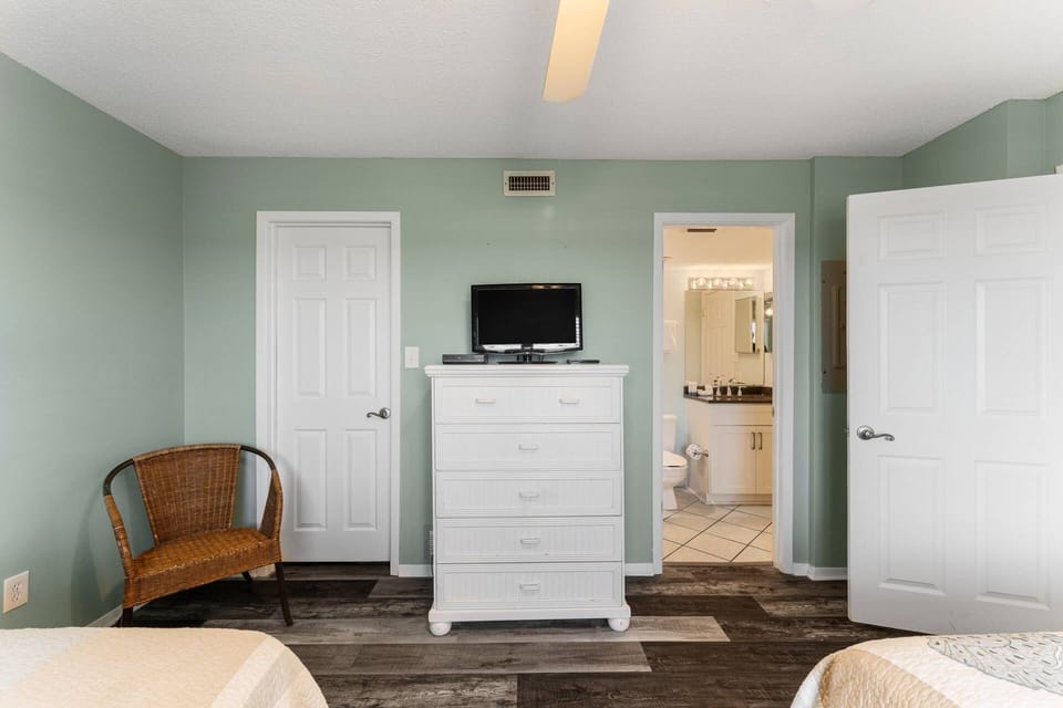 Bath access from the bedroom
