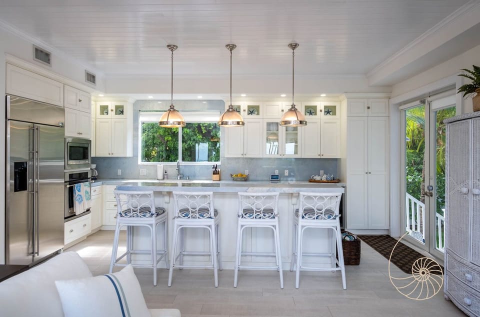 Fully Stocked Kitchen w/ Bar Seating 