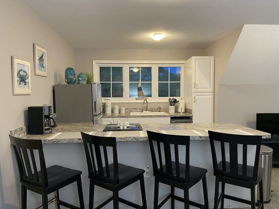 Guests can dine at the bar or four top dining table and chairs.