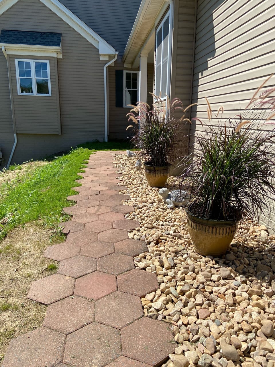 Guest have dedicated, private parking and a private walkway and entrance.