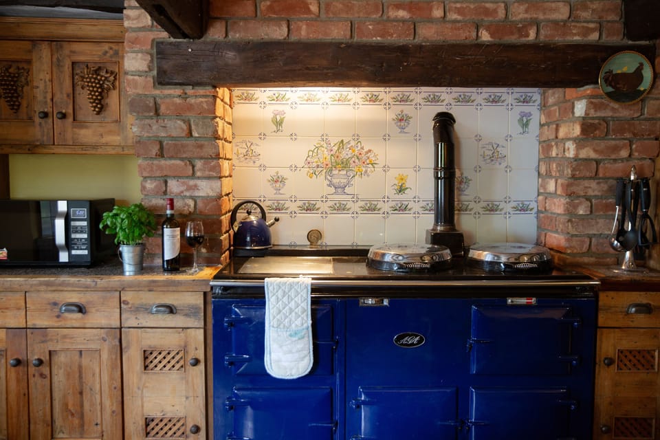 Woodlands Manor House - Kitchen with large 4 oven Aga