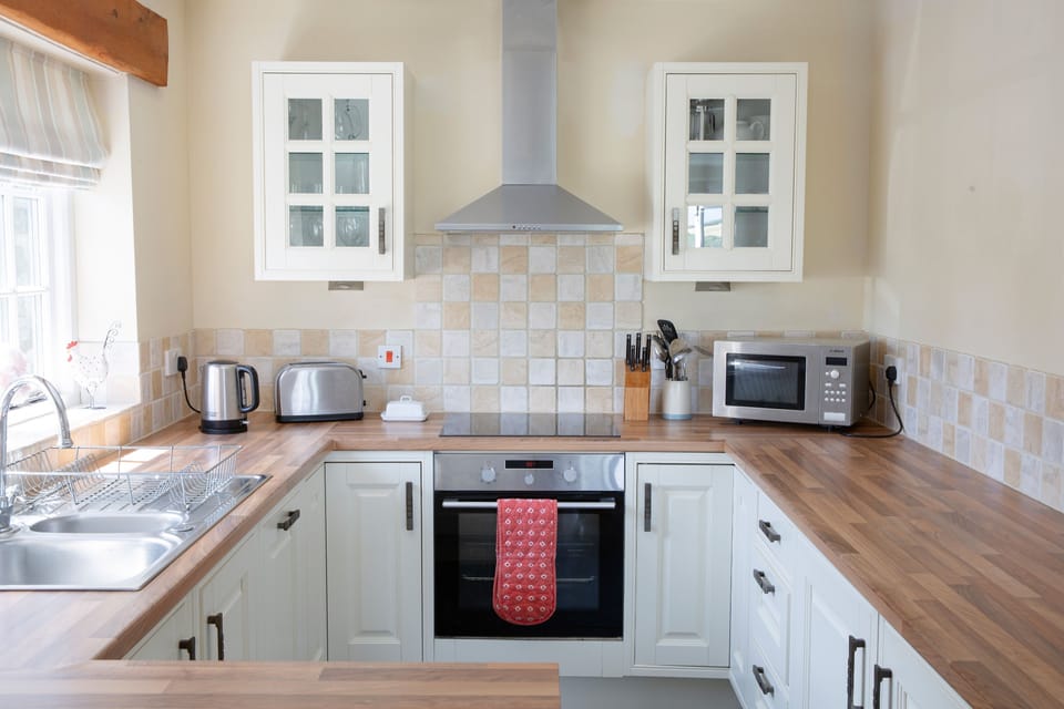 The Stables - Fully equipped kitchen with washing machine and dishwasher