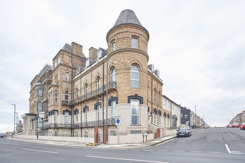 Regency Mansions Apartment, Redcar - Host & Stay