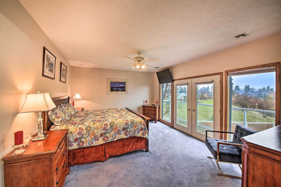 Bedroom 1 | Queen Bed