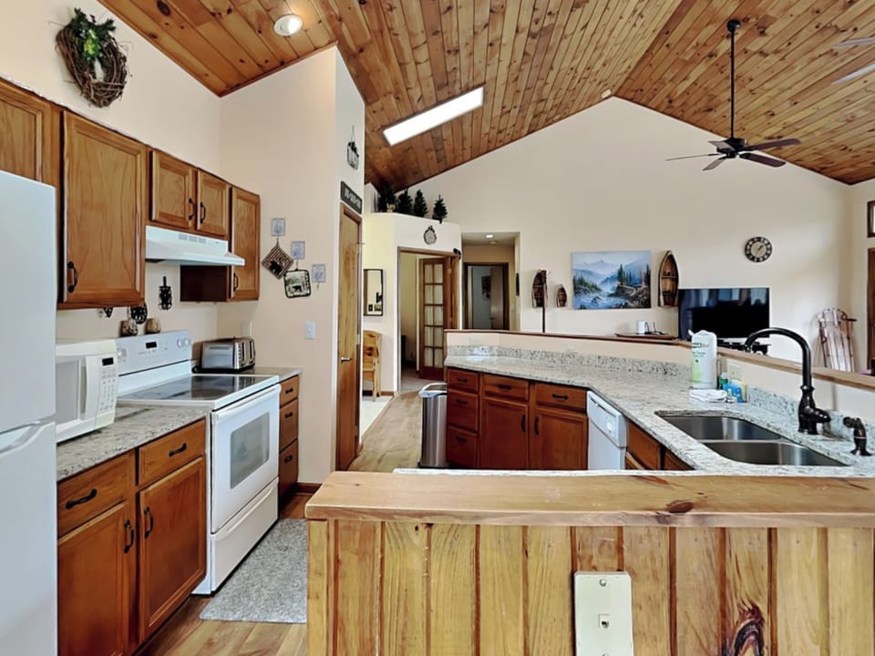 Full Kitchen
