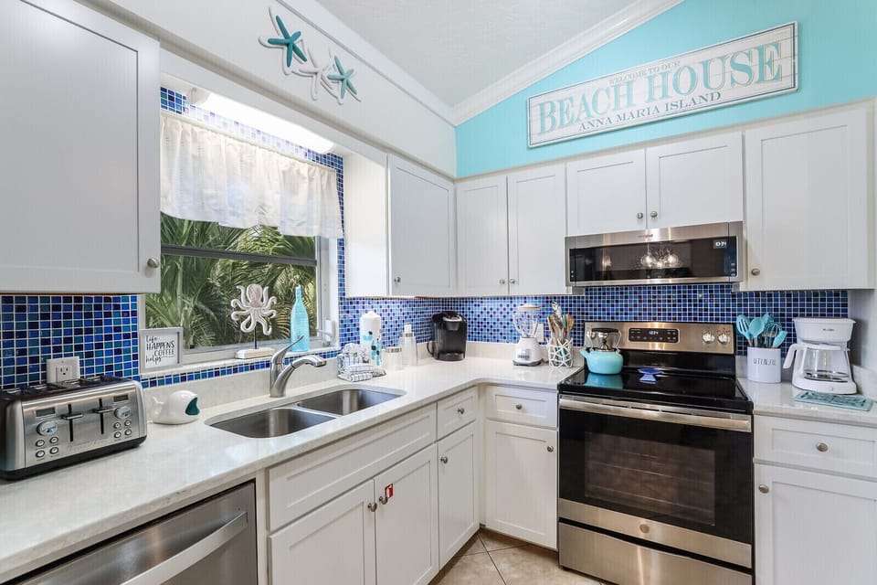 Aquarius Kitchen (1)