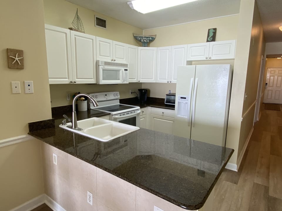 Fully stocked Kitchen, If I have it at home, I have it here!