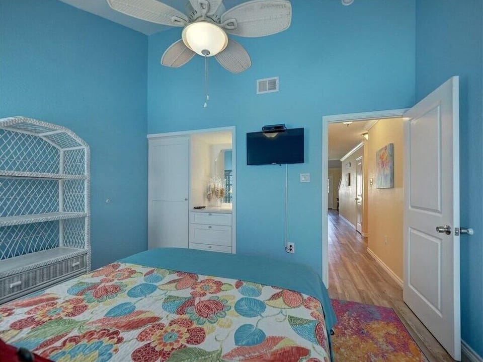Guest bedroom