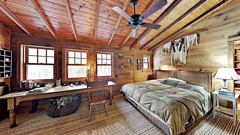 "This is the house and lake you dream of when you think “wow, we should have a Wisconsin lake house.” Laid back and sophisticated at the same time."  Susan