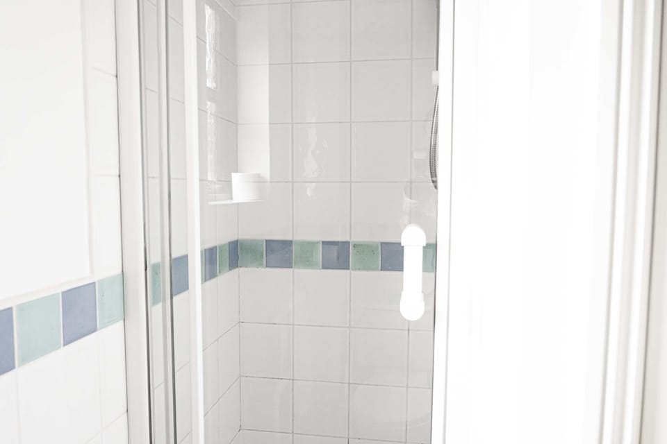 En suite shower