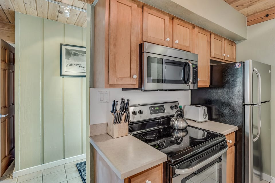 Full kitchen
