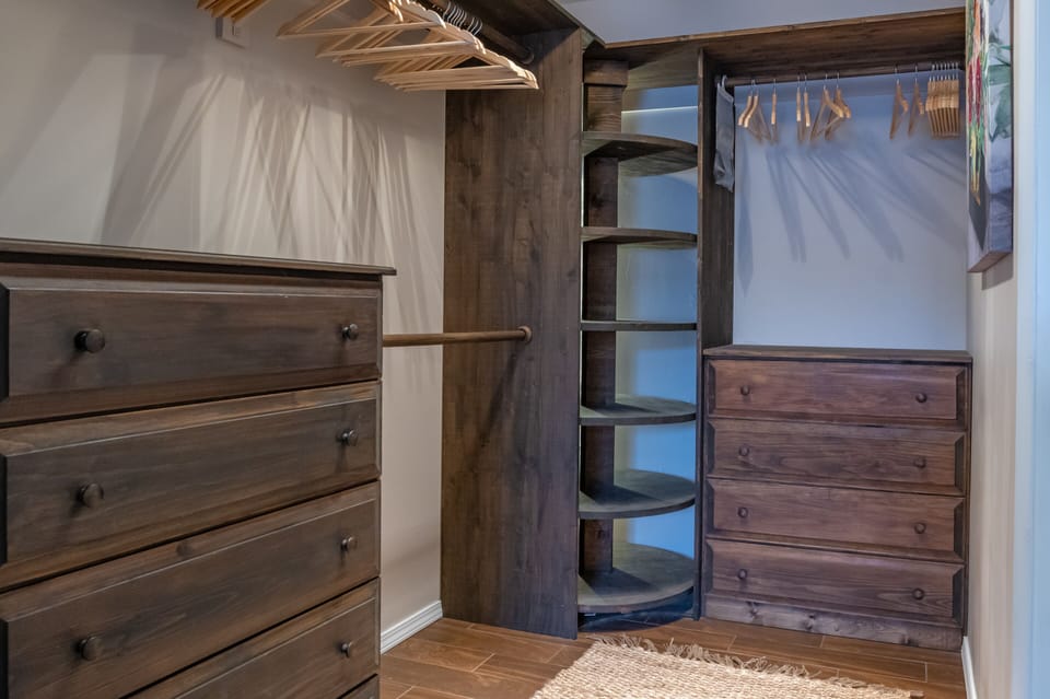 Mater bedroom Closet 
