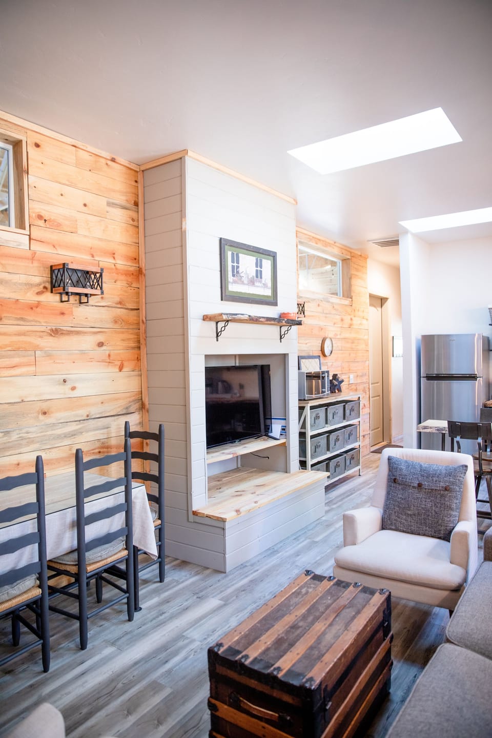 The dining table can accommodate six people, plus a bar that seats four.