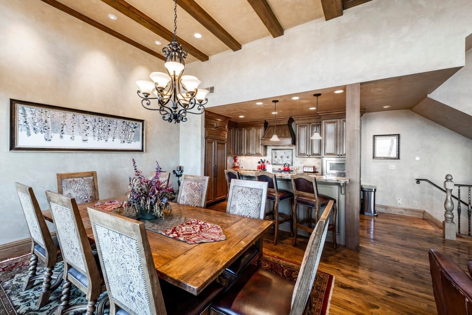 Dining Seats 8 (main floor)