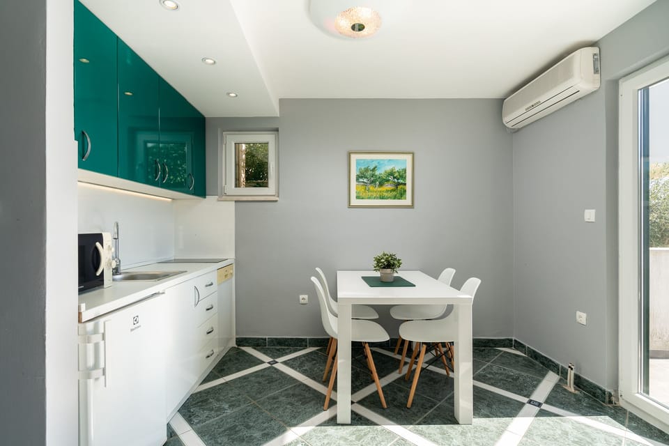 Kitchen with dinning