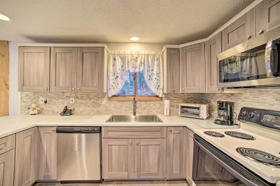 Fully Equipped Kitchen | Drip Coffee Maker | Trash Bags/Paper Towels