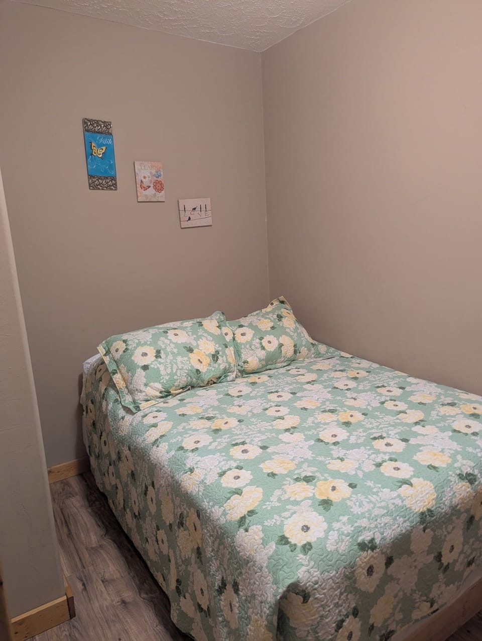 Cabin 1 BEDROOM:  The bedroom features a double bed as well, allowing 6 people to sleep in the cabin.