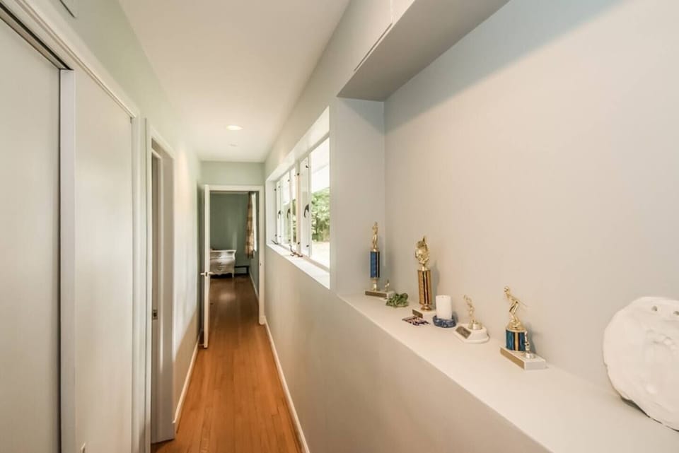 Hallway to bedrooms