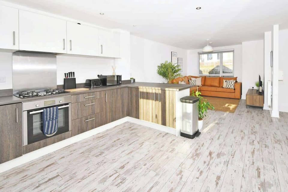 Full kitchen