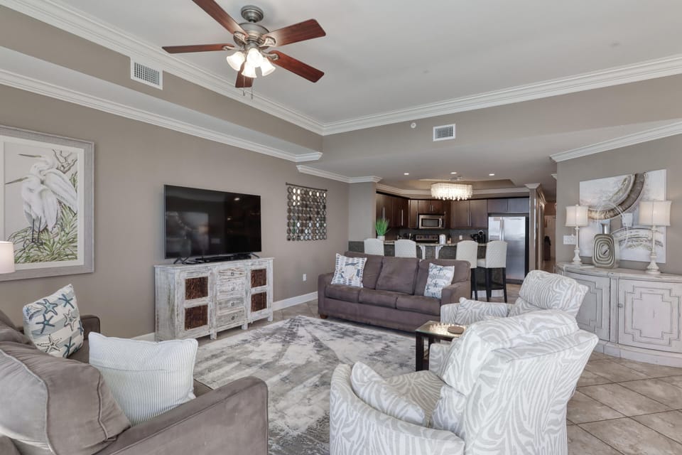 Oasis 1705, 3 Bedroom 4 Bathroom. 17th Floor. Sleeps 12. Managed by Island Rentals