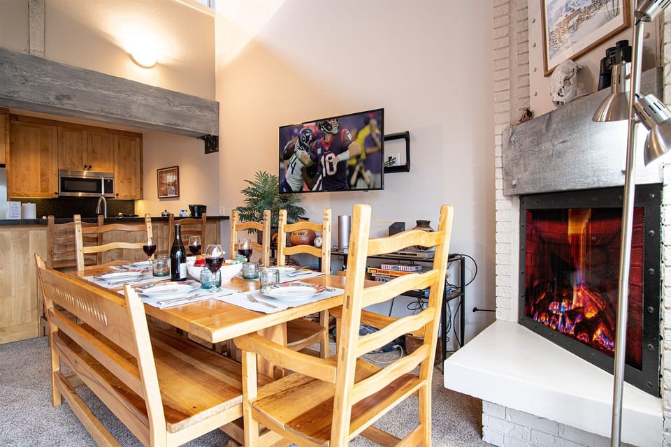Cozy Dining Area