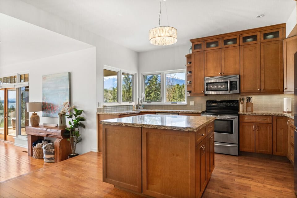 Full kitchen, located on the top (third) floor, with a drip coffee maker, ground coffee, tea, sugar & condiments (ketchup/mustard/relish.)