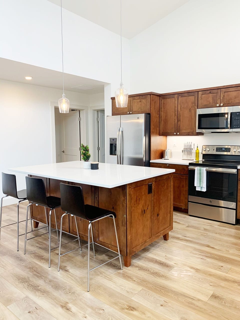 Large island with bar seating