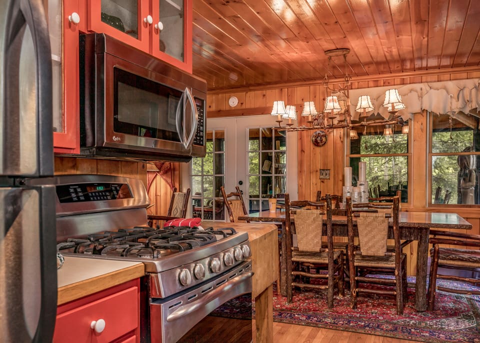 Kitchen Oven/Stove/Microwave
