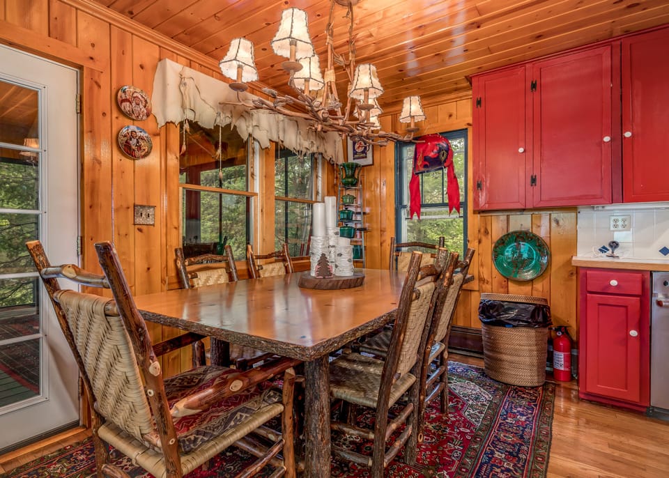 Kitchen/Dining Table