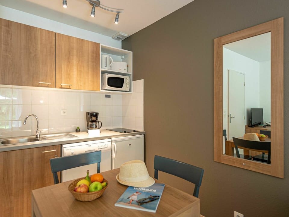 Room, Property, Furniture, Interior Design, Building, House, Countertop, Kitchen, Cabinetry, Floor