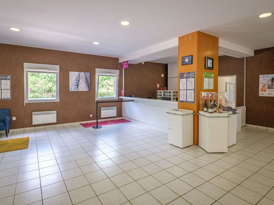 Property, Room, Building, Floor, Interior Design, Lobby, House, Flooring, Real Estate, Tile