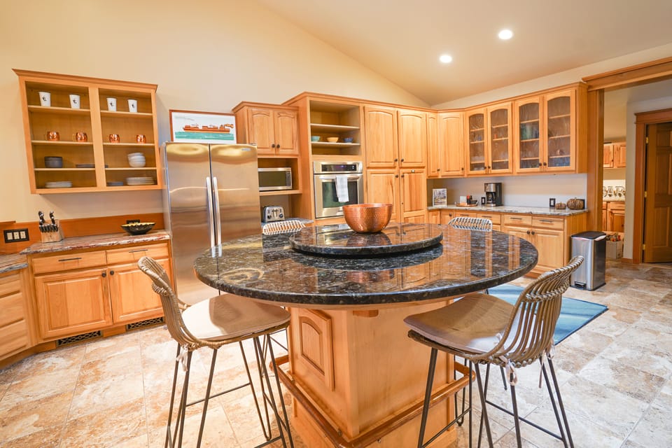 Breakfast island, ample counter space for visiting and cooking 