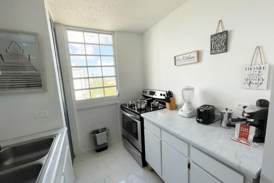 Fully equipped kitchen.