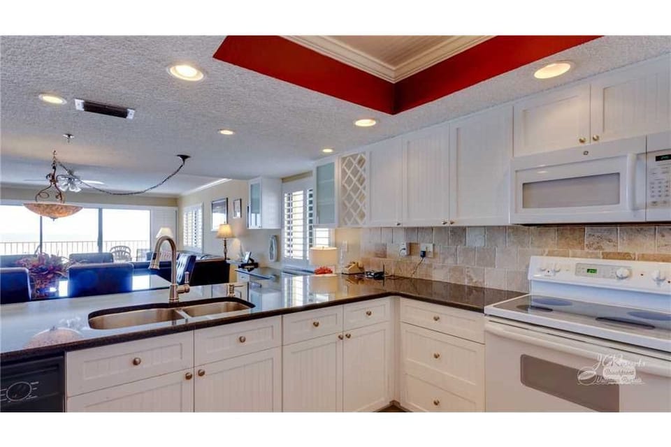 Open kitchen format with granite countertops