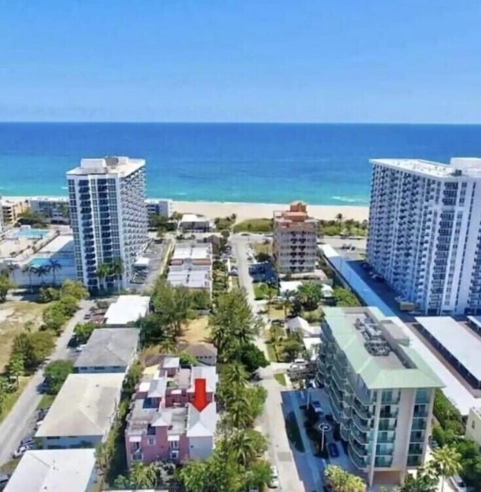 Easy walk, just a 1/2 block to the beach!