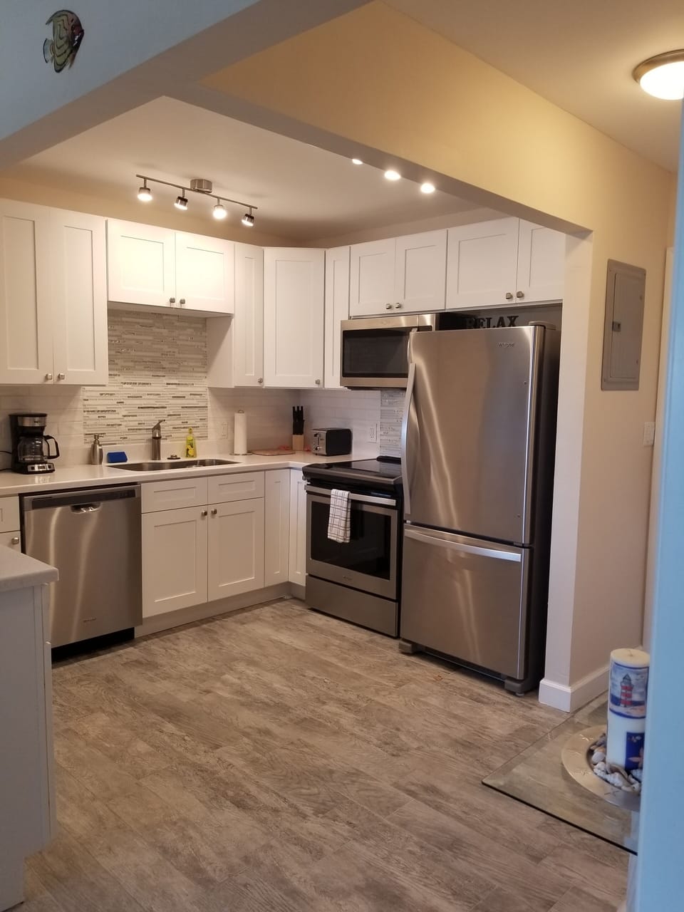 Full Kitchen with Stainless appliances