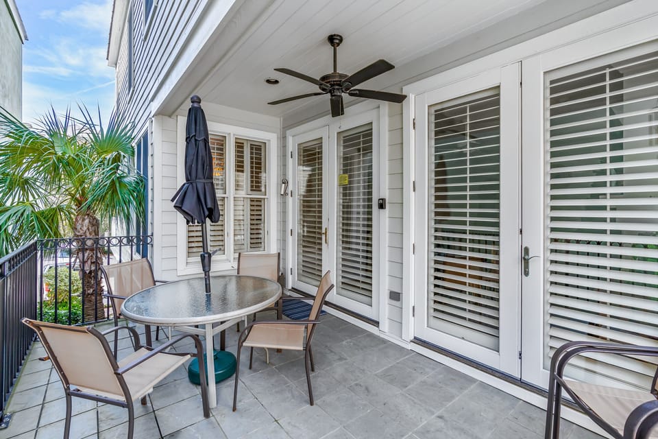 Outdoor porch overlooking the Boardwalk