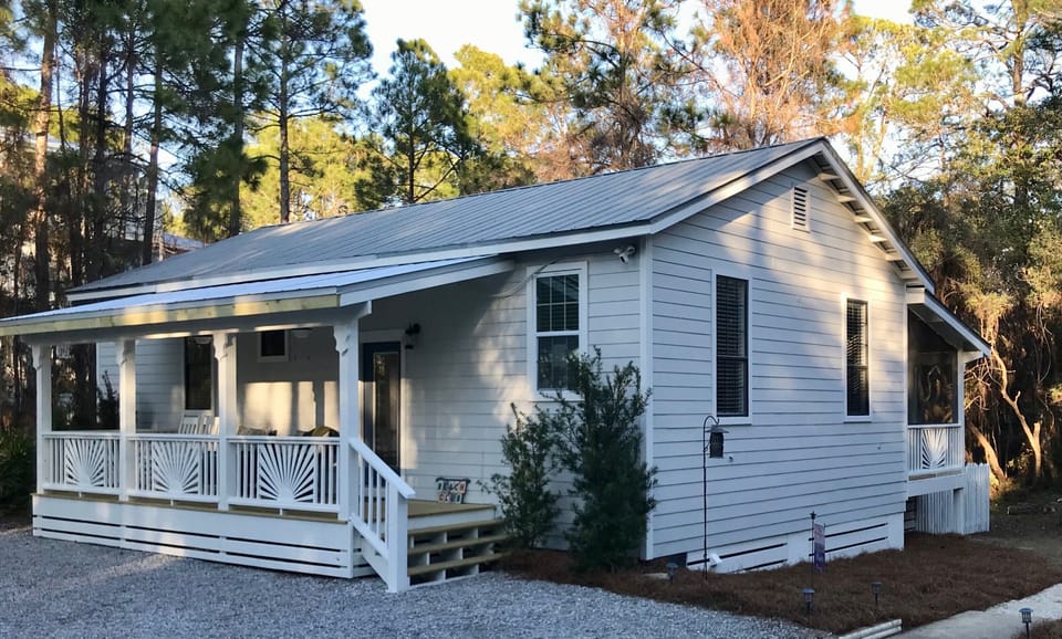 Welcome to Driftwood Cottage. A great beach vacation awaits! 