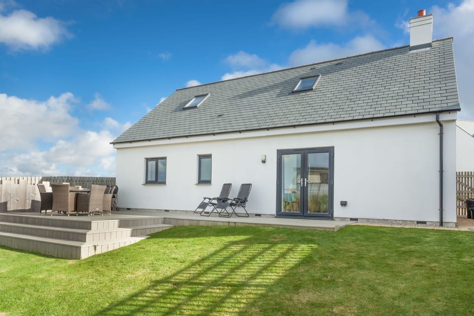 Endymion, Porthtowan. The enclosed garden and terrace, with outdoor furniture and barbecue area